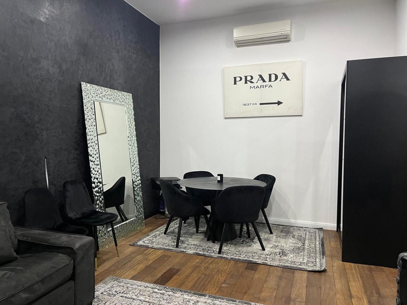 Apartment Incredible Olympic Nest